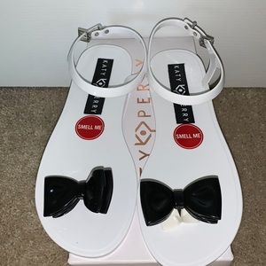 Katy Perry geli sandal size 9